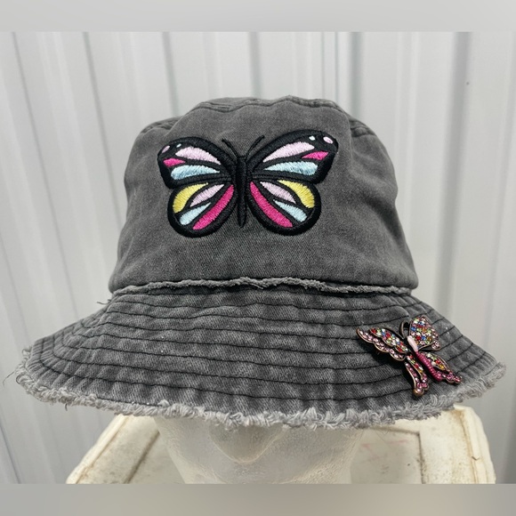 David and Young embroidered butterfly bucket hat with & vintage rhinestone pin - Picture 2 of 15